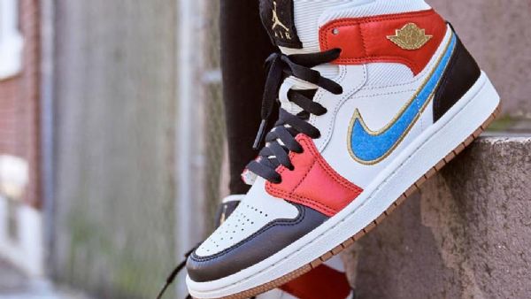 Boty Nike Air Jordan 1 Mid Tops Let(her)man Pro Ženy Vícebarevné