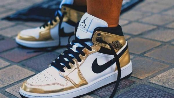 Boty Nike Air Jordan 1 Mid Tops Se Pro Muže Zlaté
