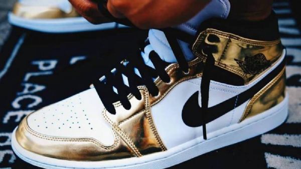 Boty Nike Air Jordan 1 Mid Tops Se Pro Muže Zlaté