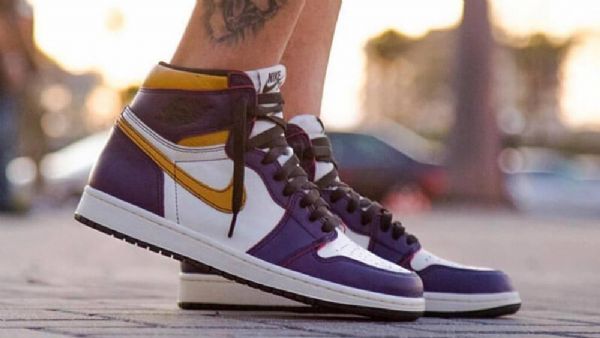 Boty Nike Air Jordan 1 Retro High Tops Og Defiant Sb La To Chicago Pro Muže Nachový Bílý