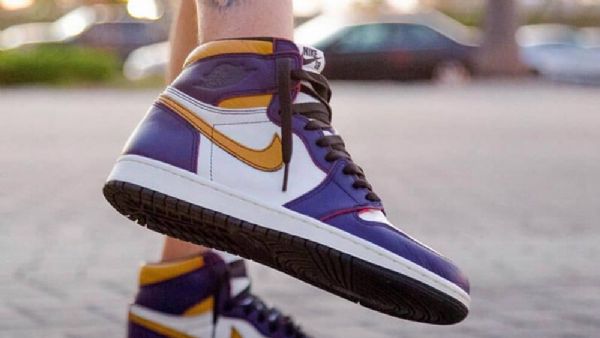 Boty Nike Air Jordan 1 Retro High Tops Og Defiant Sb La To Chicago Pro Muže Nachový Bílý