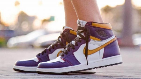 Boty Nike Air Jordan 1 Retro High Tops Og Defiant Sb La To Chicago Pro Ženy Nachový Bílý