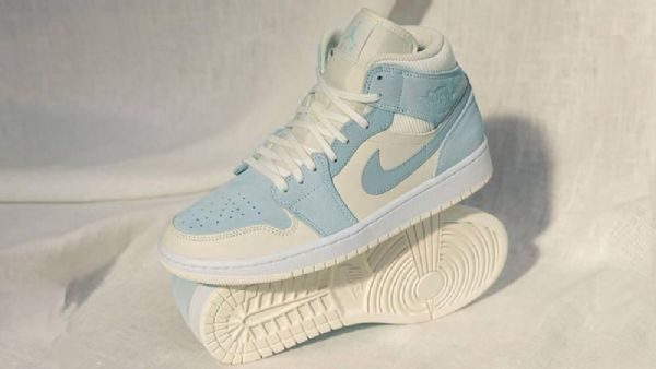 Dámské Boty Nike Air Jordan 1 Mid Tops Se Světle Modrá Bílá