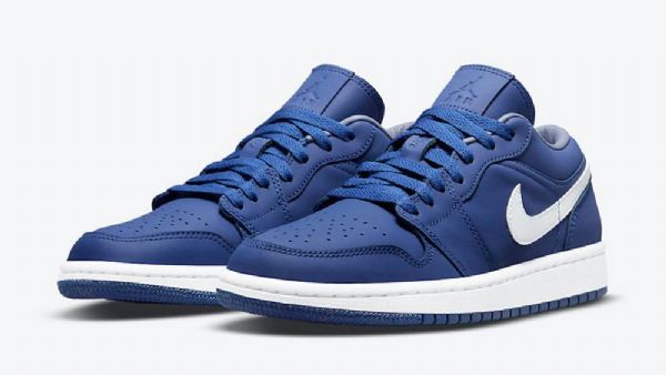 Dámské Polobotky Nike Air Jordan 1 Deep Royal V Tmavě Modré Barvě