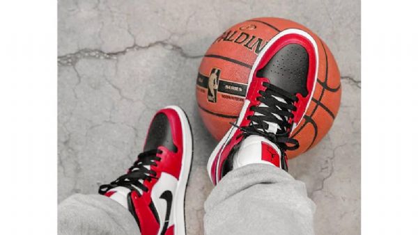 Nike Air Jordan 1 Mid Tops Chicago Toe Boty Pro Ženy Černá Červený Bílý