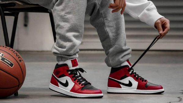 Nike Air Jordan 1 Mid Tops Chicago Toe Boty Pro Ženy Černá Červený Bílý