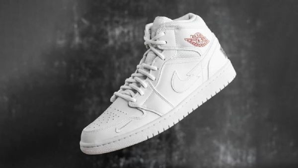 Nike Air Jordan 1 Mid Tops Euro Tour Boty Pro Muže Bílý