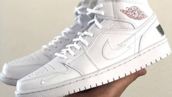 Nike Air Jordan 1 Mid Tops Euro Tour Boty Pro Muže Bílý