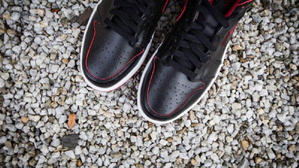 Nike Air Jordan 1 Mid Tops Lance Mountain Široké Pánské Boty Černé