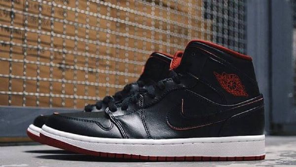 Nike Air Jordan 1 Mid Tops Lance Mountain Široké Pánské Boty Černé