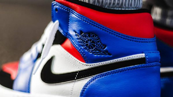 Nike Air Jordan 1 Mid Tops Top 3 Boty Pro Muže Modrá Červená Vícebarevná