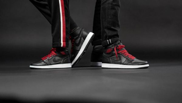 Nike Air Jordan 1 Saténové Boty Pro Muže Černo Červená