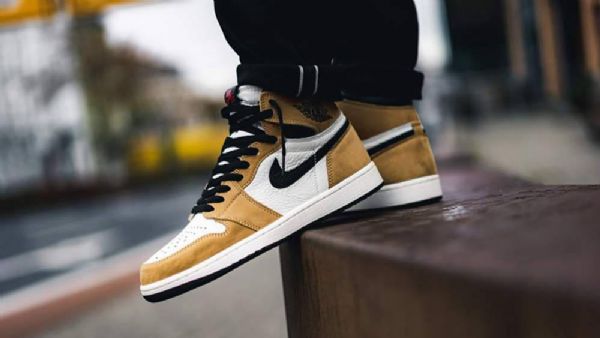 Pánské Boty Nike Air Jordan 1 High Tops Og Nováček Roku Žlutá Bílá