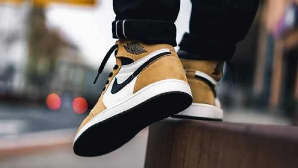 Pánské Boty Nike Air Jordan 1 High Tops Og Nováček Roku Žlutá Bílá