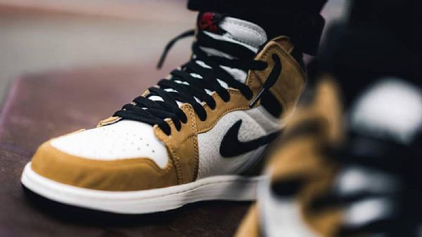 Pánské Boty Nike Air Jordan 1 High Tops Og Nováček Roku Žlutá Bílá
