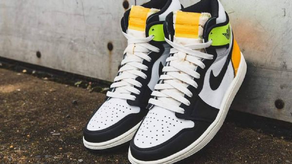 Pánské Boty Nike Air Jordan 1 High Tops Volt Bílý Černá Zlatý