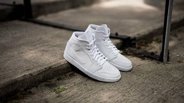 Pánské Boty Nike Air Jordan 1 Mid Tops Bílé