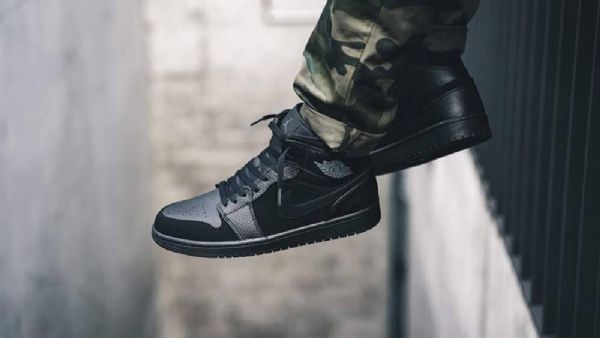 Pánské Boty Nike Air Jordan 1 Mid Tops Černá