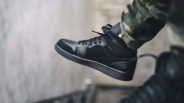 Pánské Boty Nike Air Jordan 1 Mid Tops Černá
