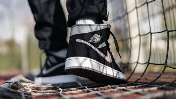 Pánské Boty Nike Air Jordan 1 Mid Tops Černá Šedá Červený