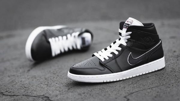 Pánské Boty Nike Air Jordan 1 Mid Tops Maybe Černá