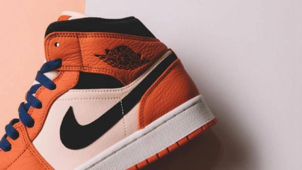 Pánské Boty Nike Air Jordan 1 Mid Tops Se Team Oranžová