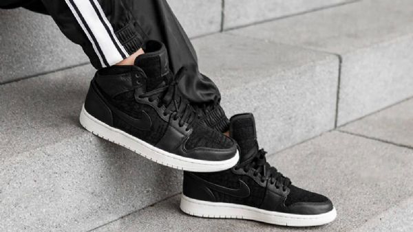 Pánské Boty Nike Air Jordan 1 Retro High Tops Černá Bílý