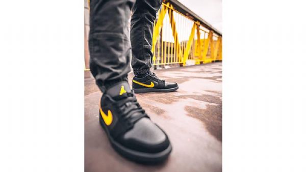 Pánské Nízké Boty Nike Air Jordan 1 Černá Žlutá