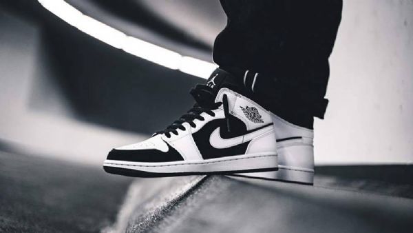 Pánské Smokingové Boty Nike Air Jordan 1 Mid Tops Bílé