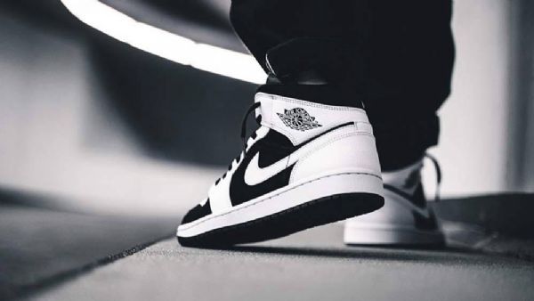 Pánské Smokingové Boty Nike Air Jordan 1 Mid Tops Bílé