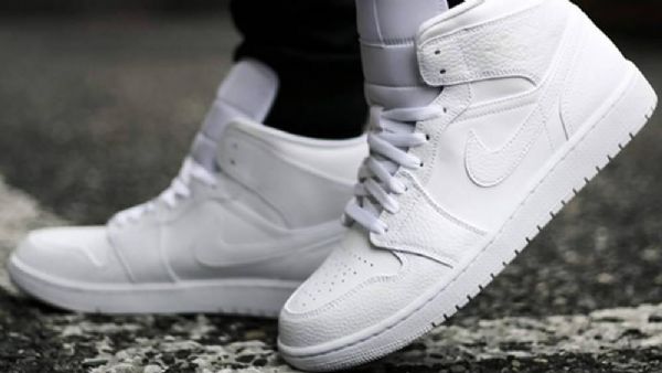 Pánské Trojité Boty Nike Air Jordan 1 Mid Tops Bílé