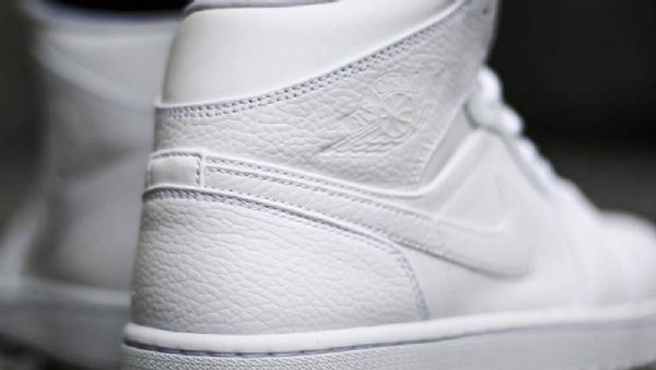 Pánské Trojité Boty Nike Air Jordan 1 Mid Tops Bílé