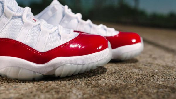 Pánské Polobotky Nike Air Jordan 11 Z Bílého Zlata